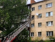 У Вінниці рятувальники через вікно потрапили до квартири, щоб врятувати 95-річну жінку