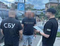 Посадовця Вінницької митниці та його спільника затримали за підозрою в хабарництві