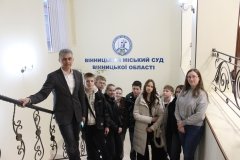 Вінницьких ліцеїстів запросили до суду -  ознайомитись з роботою  правників