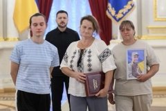 Родині полеглого воїна Павла Лисиці вручили орден «Золота Зірка» Героя України