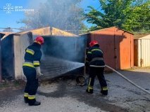 На Вінниччині за добу сталося кілька пожеж: горіли ресторан, гараж, автомобілі та виробнича територія