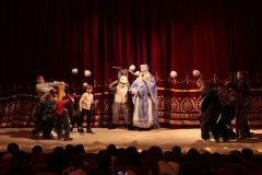 Новорічна казка для тих, хто потребує підтримки: у Вінниці організували свято для 3300 дітей