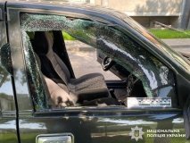 Нічна крадіжка у дворі багатоповерхівки: у Козятині затримали молодика, який розбив авто і викрав гроші