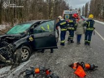  Смертельна ДТП поблизу Лука-Мелешківської: рятувальники деблокували водія, є загиблий та постраждалі