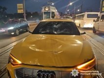 На Центральному мосту Вінниці після ДТП помер чоловік: поліція встановлює його особу