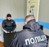 Правоохоронці Могилів-Подільщини повідомили про підозру іноземцю, який сприяв у незаконному переправленні осіб через держкордон  За даними досудового розслідування, 49-річний громадянин іншої держави з корисливих мотивів сприяв незаконному виїзду трьох гр