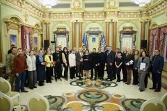 Президент Володимир Зеленський відзначив двох вінницьких волонтерів нагородою «Золоте серце»