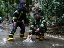 Вінницькі рятувальники допомагають Одесі після повені
