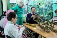 Традиції оживають у руках: у вінницькому музеї провели майстер-клас із лозоплетіння