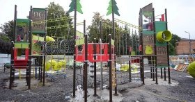 На Європейській площі у Вінниці облаштовують інклюзивний дитячий майданчик