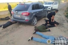  На Вінниччині викрито канал незаконного переправлення ухилянтів за кордон: 9 тисяч доларів за "втечу"