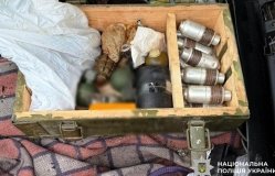 На Вінниччині викрили чоловіка, який зберігав арсенал зброї та боєприпасів у власному господарстві