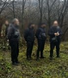 У Карпатах прикордонники затримали групу чоловіків, які прямували до Словаччини