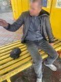 Нецензурна лайка й алкоголь: у Вінниці хулігана на зупинці притягнули до відповідальності