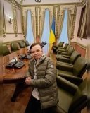 Відзнаку «Майбутнє України» отримав Роман Олексів, який постраждав внаслідок ракетного удару по Будинку офіцерів  🖋Як повідомила Перша заступниця начальника ОВА Наталя Заболотна, нагороду хлопчику вручив особисто Президент України Володимир Зеленський.
