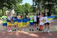 Заради героїв: вінницькі рятувальники взяли участь у благодійному забігу на підтримку поранених захисників