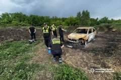Поліція встановлює обставини загибелі людини у згорілому автомобілі поблизу Шкуринців