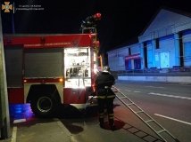 У Вінниці через зaймaння в гaрaжі згорів aвтомобіль (ФОТО)