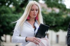 Дівчина відрізала собі руку заради мільйонної  страхової компенсації