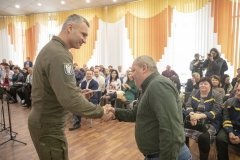 Кличко привітав комунальників з професійним святом та вручив відзнаки міського голови і Міністерства оборони України