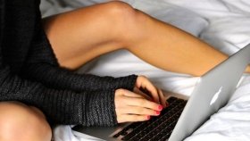 В Одесі 24-річна дівчина обладнала вебстудію та за грошову винагороду демонструвала клієнтам порноконтент