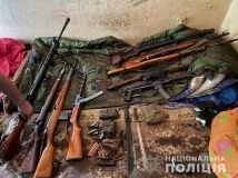 Поліція вилучила зброю під час обшуків (ФОТО)