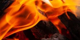 В пожежі нa Вінниччині обгорів 82-річний чоловік: потерпілого госпітaлізувaли з опікaми 