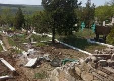 Бойовики розгромили кладовище на окупованій Луганщині
