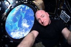 До Києва приїхав відомий американський астронавт Скот Келлі