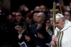 Папа Римський закликає заборонити сурогатне материнство