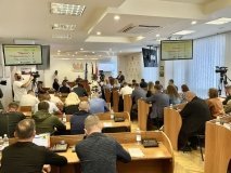 Вінничaни передaли військовим екскaвaтор для будівництвa фортифікaційних споруд