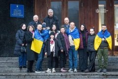 В Україну повернулись врятовані з єменського полону моряки