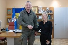 «Незмінність демократичних перетворень — ключ до нашого шляху в ЄС»: Віталій Кличко зустрівся з Тимчасовою Повіреною у справах США