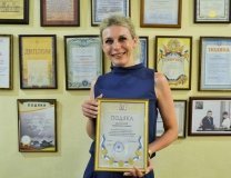 Волонтерці Наталії Белінській вручили подяку від Віталія Кличка