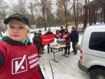 Три роки підтримки: у Гайсині волонтери «Української команди» щотижня роздають продукти
