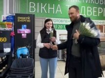 У Чечельнику тюльпани й усмішки: Олексій Вронський привітав жінок із першим днем весни