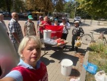 У Гайсині «Українська команда» щотижня роздає продуктові набори тим, хто потребує допомоги