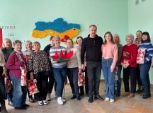 Волонтери "Української команди" Вінниччини влаштували святкове привітання для жінок Херсонщини 