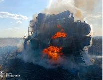 На Вінниччині серед поля загорівся комбайн (ФОТО)