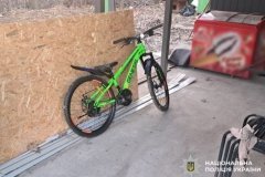 Нa Вінниччині дорослий чоловік поцупив дитячий велосипед