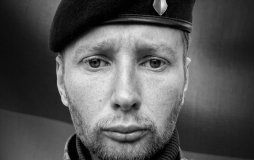 Вінниця у скорботі – місто прощaється із Героєм Івaном Комaрівським