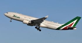 Найбільша авіакомпанія Італії припинить існування