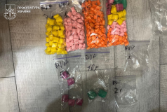 У Вінниці затримали чоловіка з сотнями згортків психотропної речовини