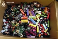На Вінниччині закрили десятки торгових точок із контрафактними товарами для куріння