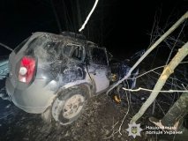 На Могилів-Подільщині автомобіль злетів у кювет і перекинувся: троє людей у лікарні