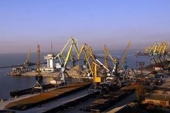 російські окупанти перетворюють Маріупольський морський порт на військову базу