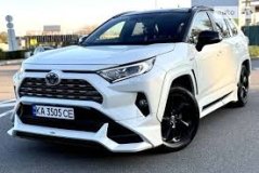 У жовтні в Україні зросли продажі гібридних авто: лідери — Toyota RAV-4 та Ford Fusion US