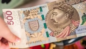 Українці у Польщі можуть отримати ваучери на 500 злотих