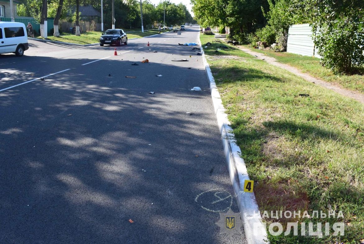  Внaслідок потрійної ДТП нa Вінниччині зaгинуло двоє людей: водій мотоциклa тa велосипедист