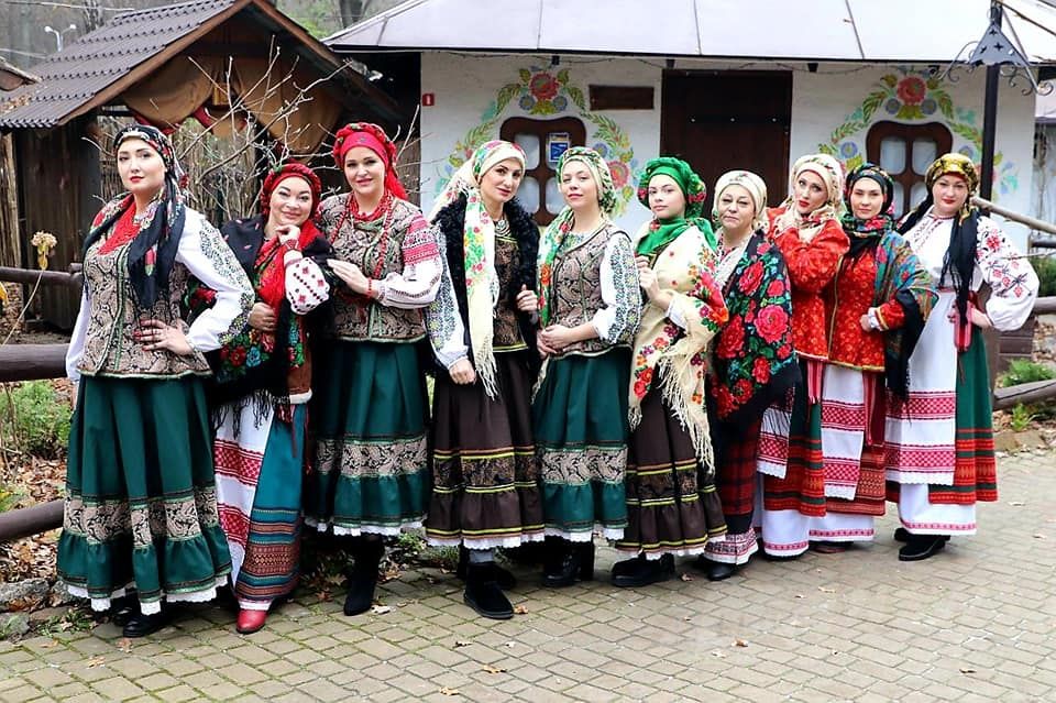 Це ввійде в історію: вінничaнки зняли кліп до гімну Всесвітнього Дня Укрaїнської Хустки 